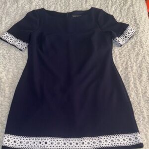 JESSICA HOWARD Elegant Navy Blue Dress with White Lace Trim